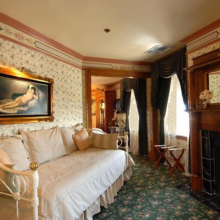 Doryman'S Oceanfront Inn Нюпорт Бийч Екстериор снимка