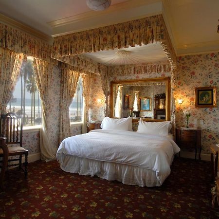 Doryman'S Oceanfront Inn Нюпорт Бийч Екстериор снимка