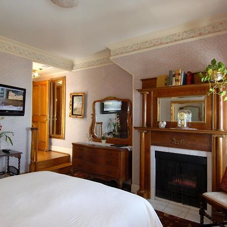 Doryman'S Oceanfront Inn Нюпорт Бийч Екстериор снимка