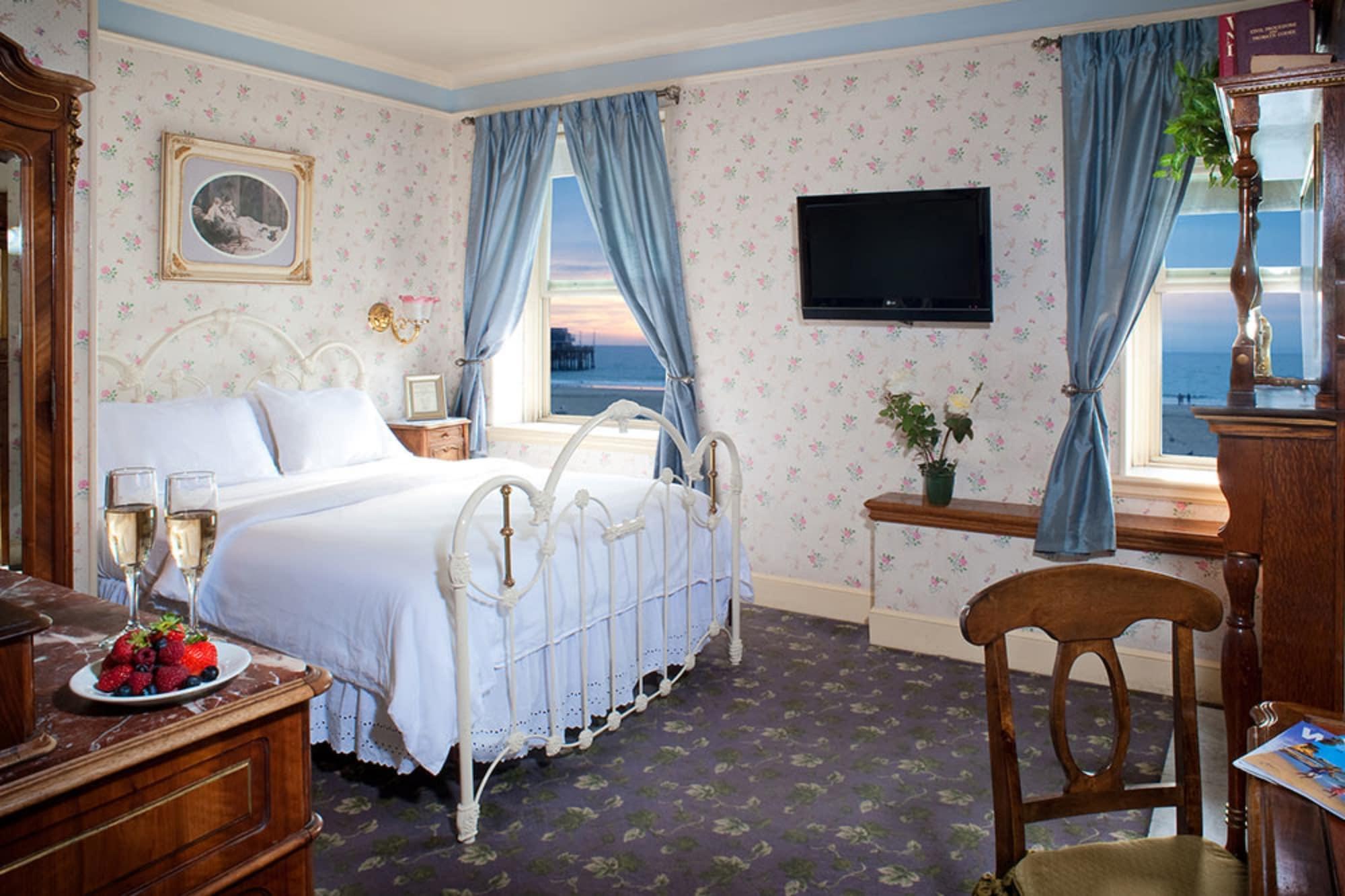 Doryman'S Oceanfront Inn Нюпорт Бийч Екстериор снимка