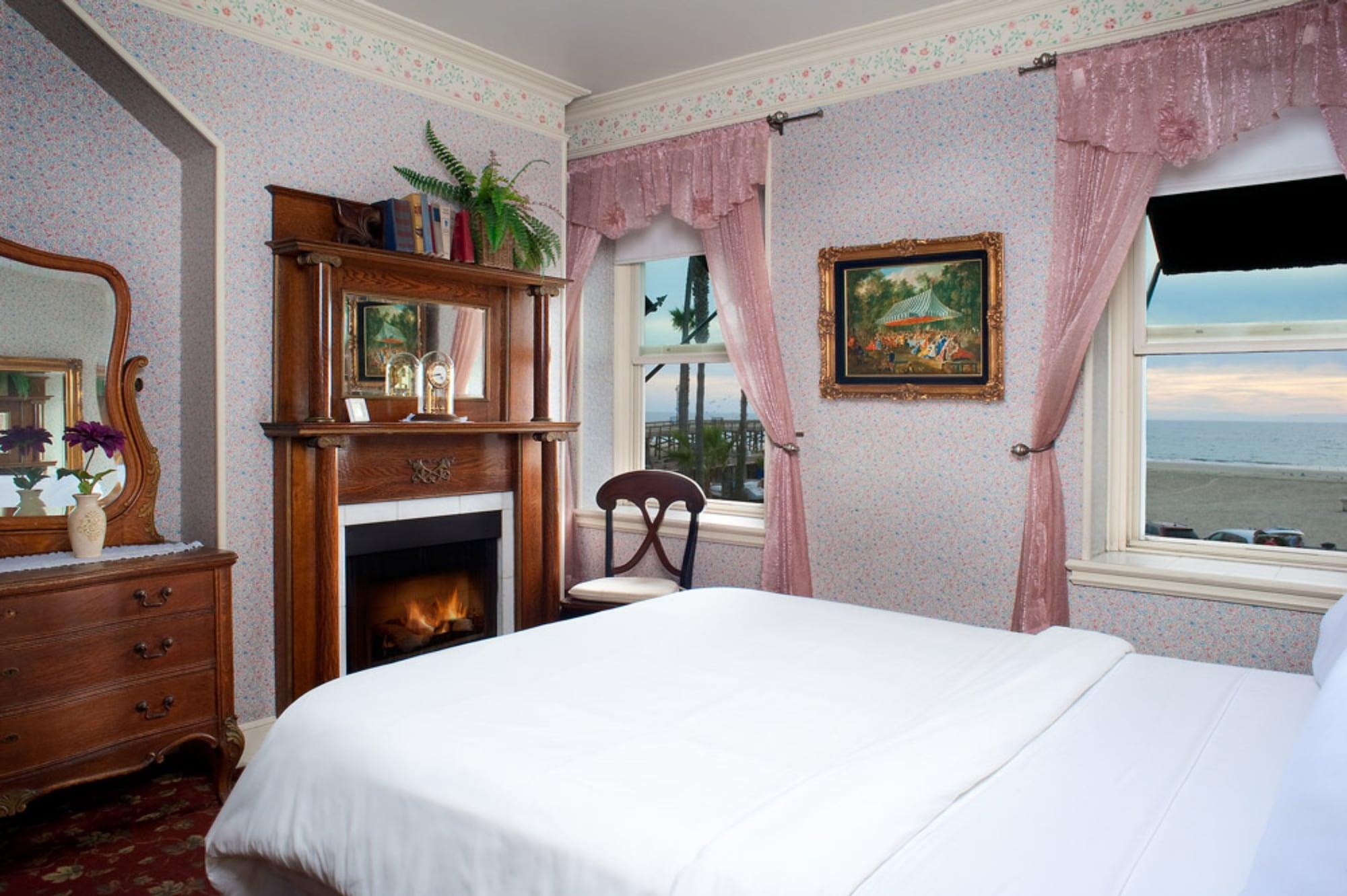 Doryman'S Oceanfront Inn Нюпорт Бийч Екстериор снимка