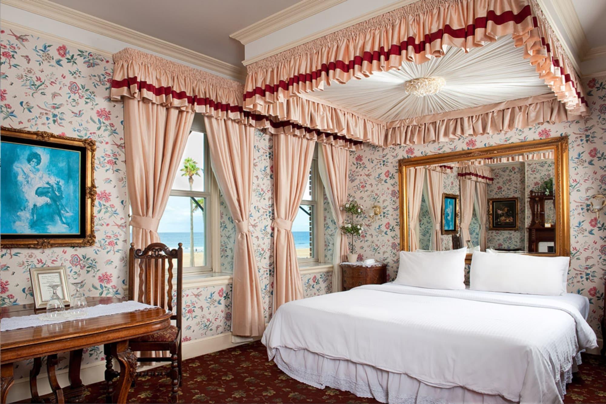 Doryman'S Oceanfront Inn Нюпорт Бийч Екстериор снимка