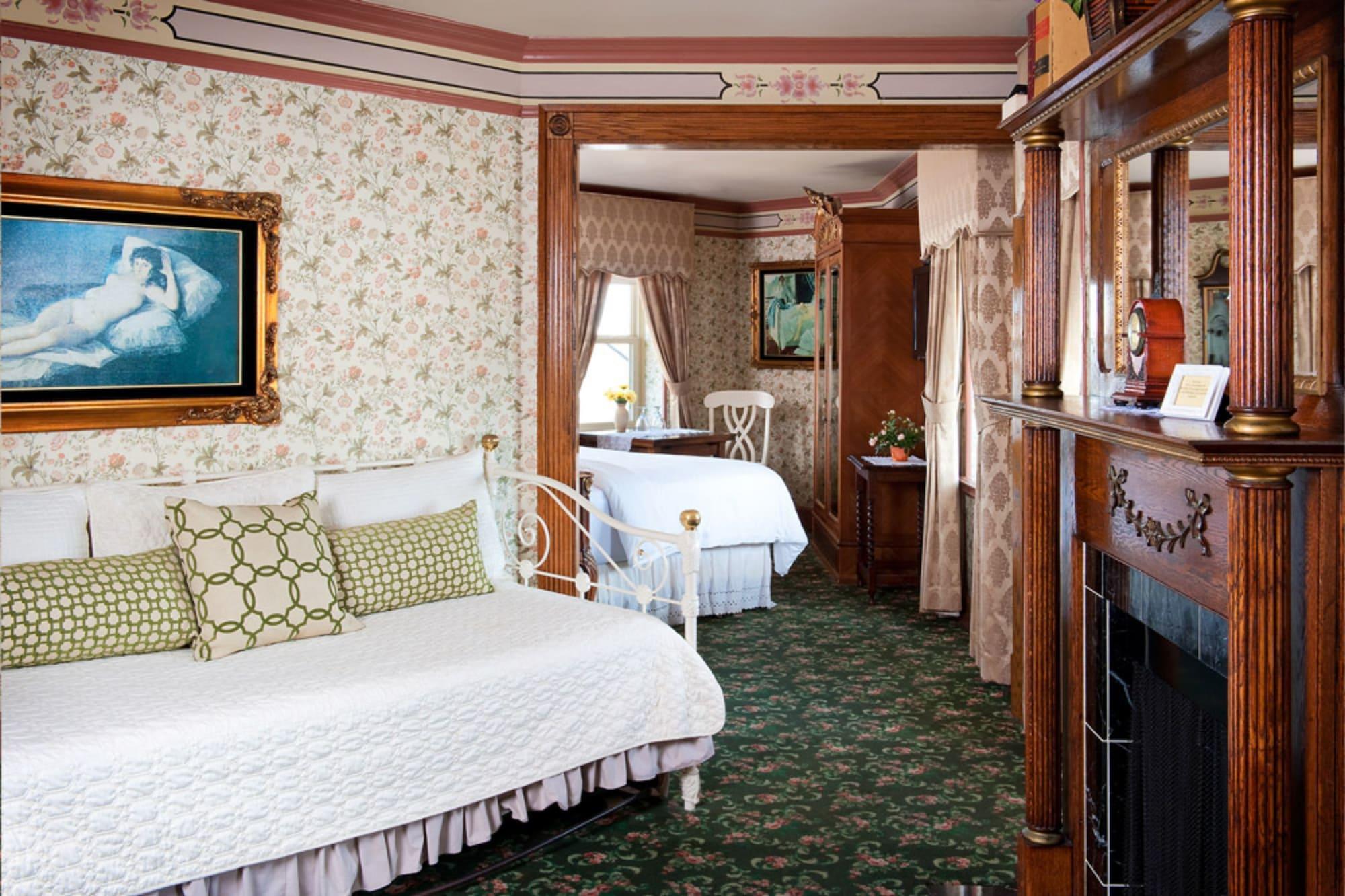 Doryman'S Oceanfront Inn Нюпорт Бийч Екстериор снимка