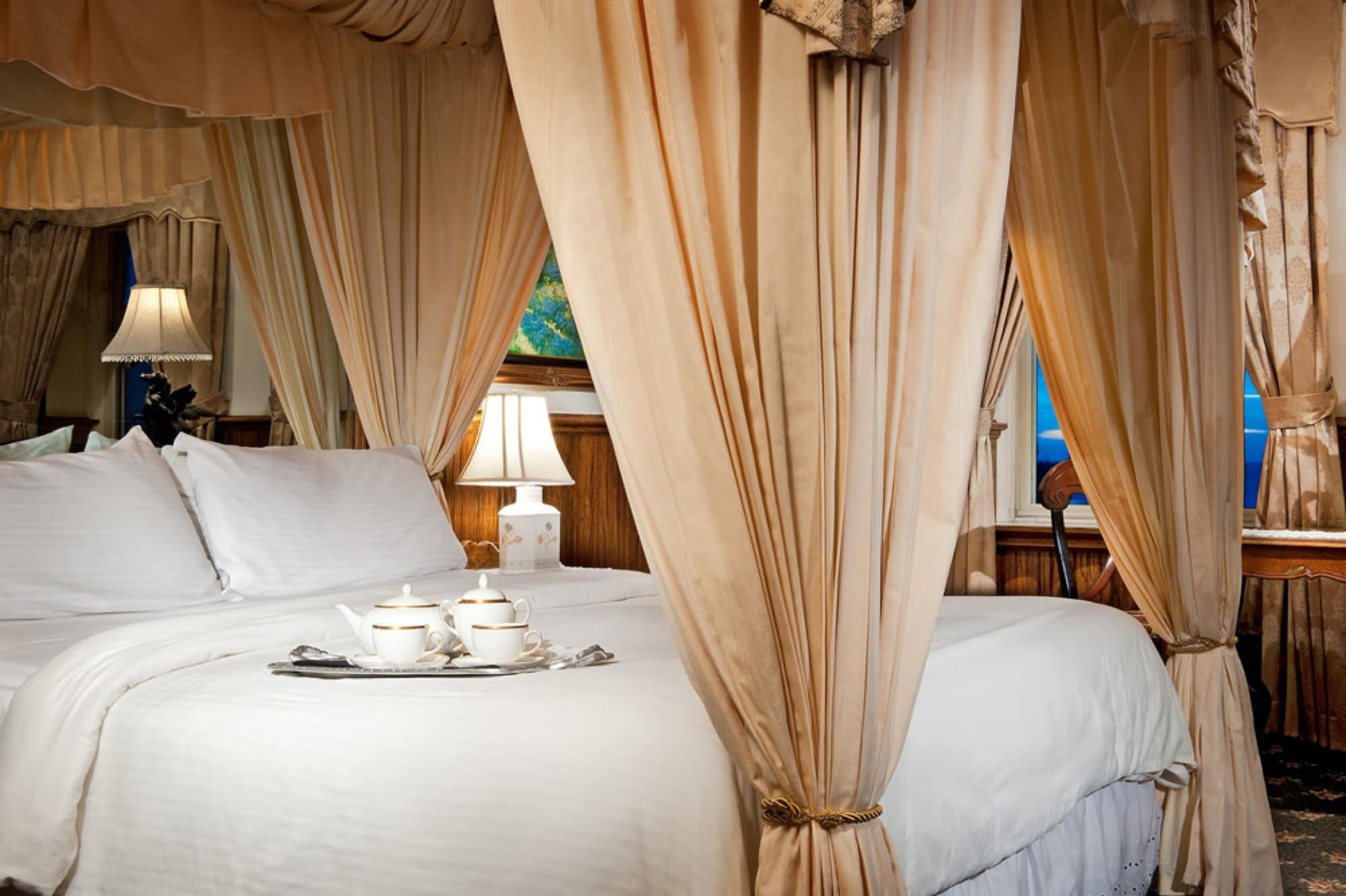Doryman'S Oceanfront Inn Нюпорт Бийч Екстериор снимка