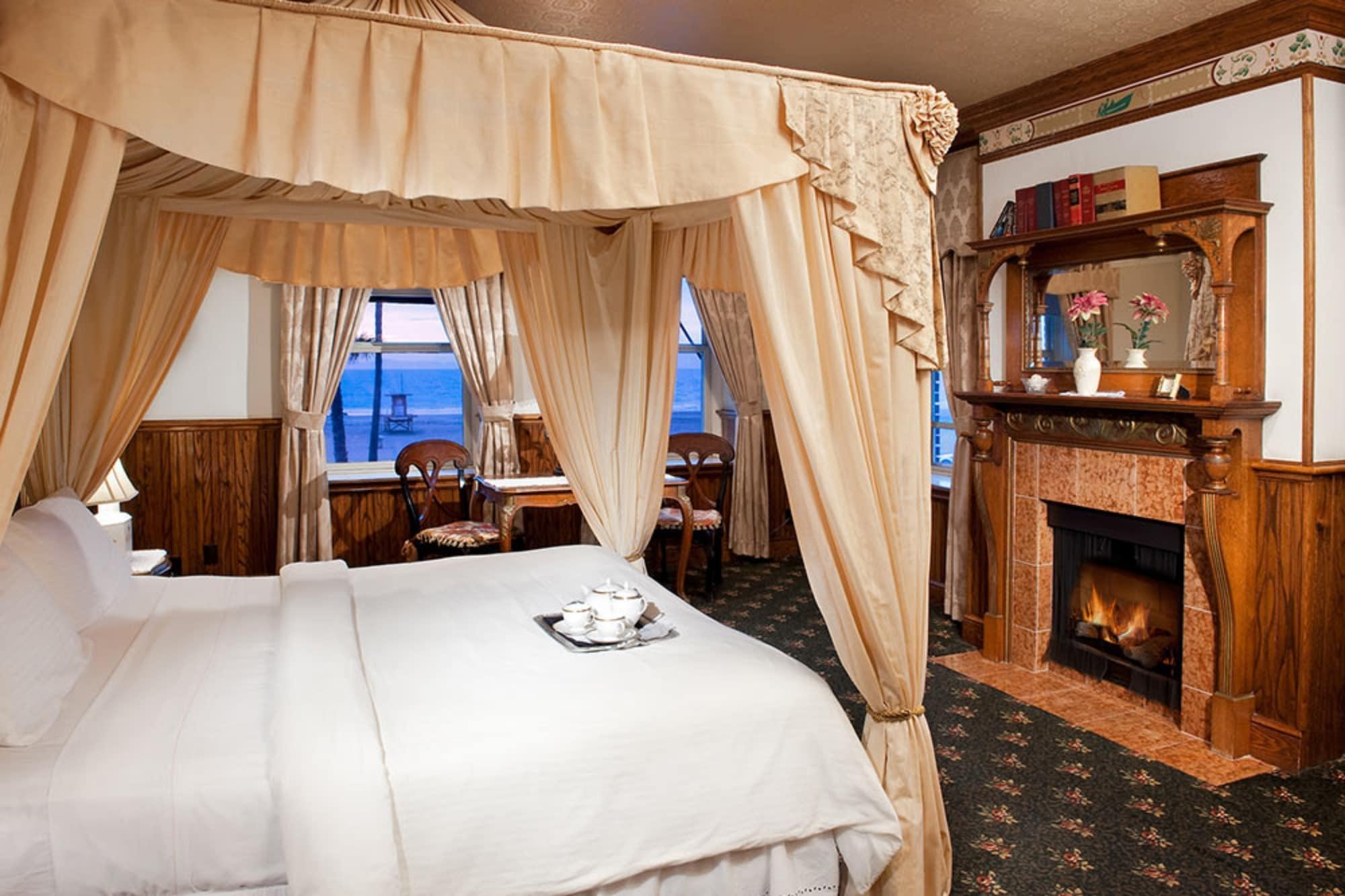 Doryman'S Oceanfront Inn Нюпорт Бийч Екстериор снимка