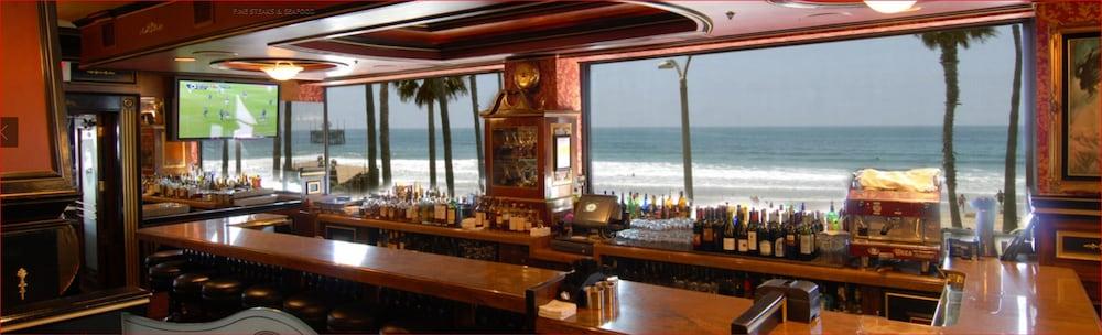 Doryman'S Oceanfront Inn Нюпорт Бийч Екстериор снимка
