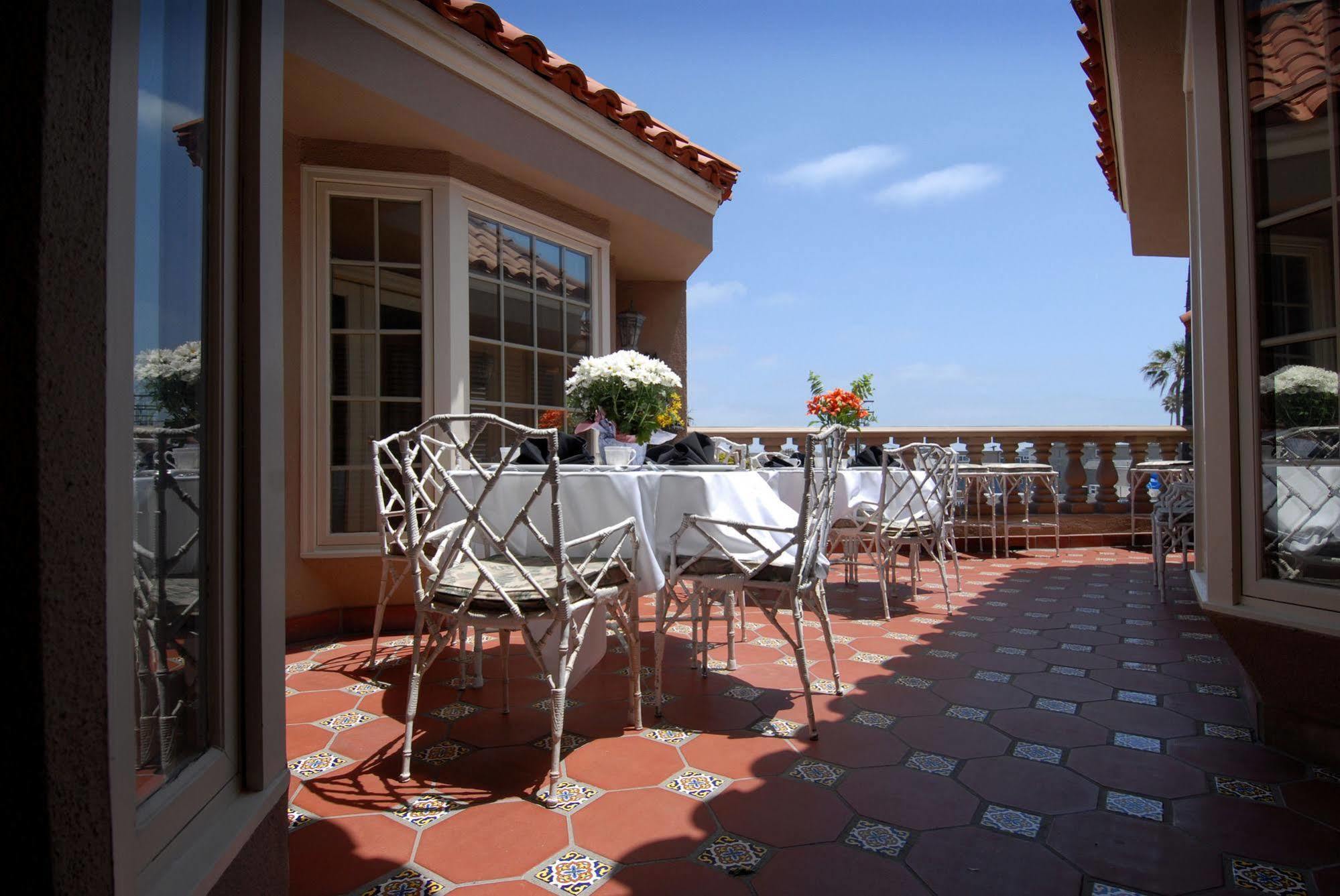 Doryman'S Oceanfront Inn Нюпорт Бийч Екстериор снимка