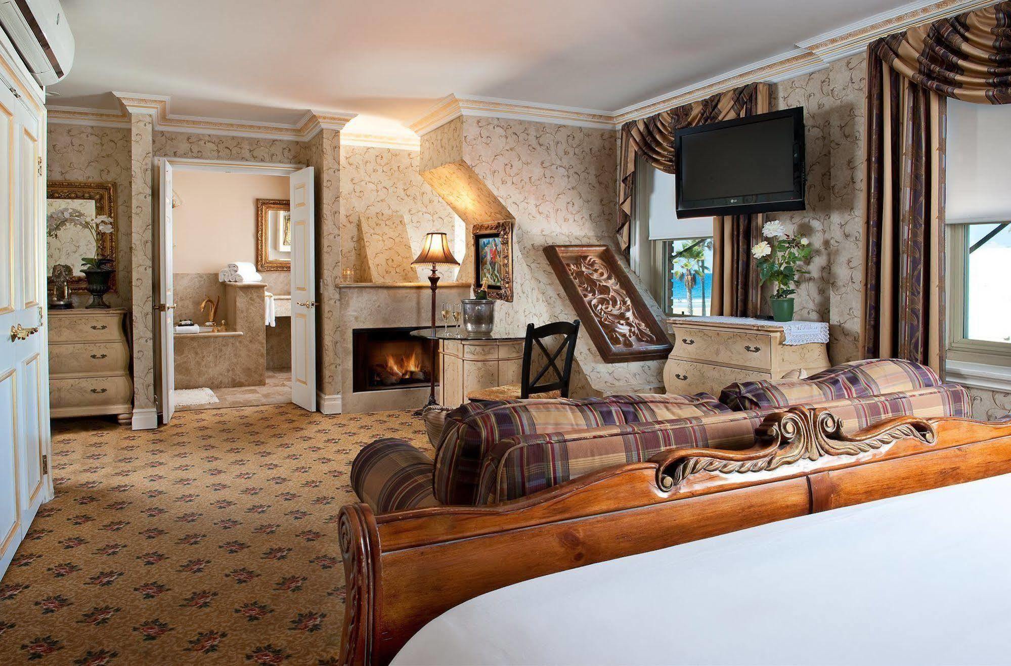 Doryman'S Oceanfront Inn Нюпорт Бийч Екстериор снимка