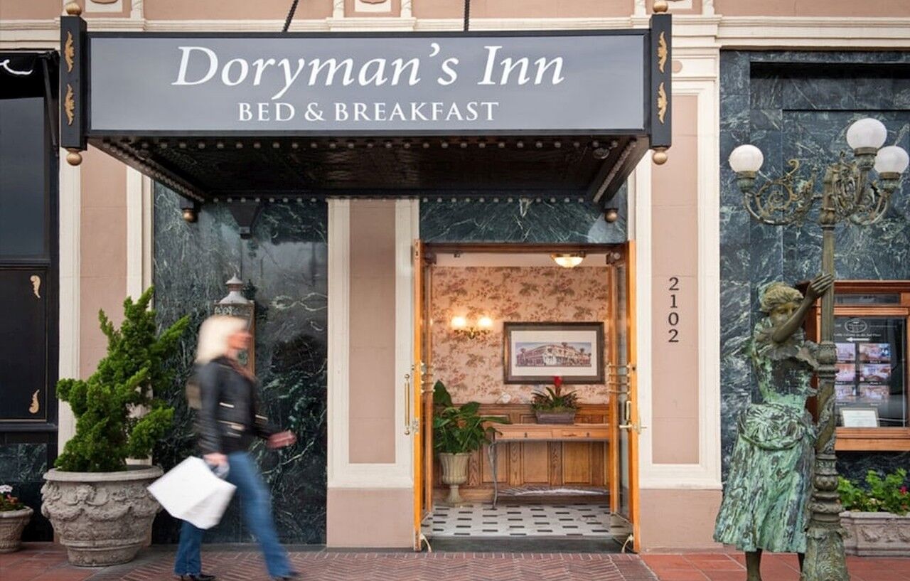 Doryman'S Oceanfront Inn Нюпорт Бийч Екстериор снимка